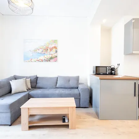 Apartment Spacious 3-bedroom Dual In Centre *
