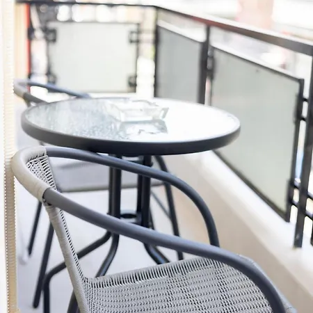 Spacious 3-bedroom Dual In Centre Apartment Athens